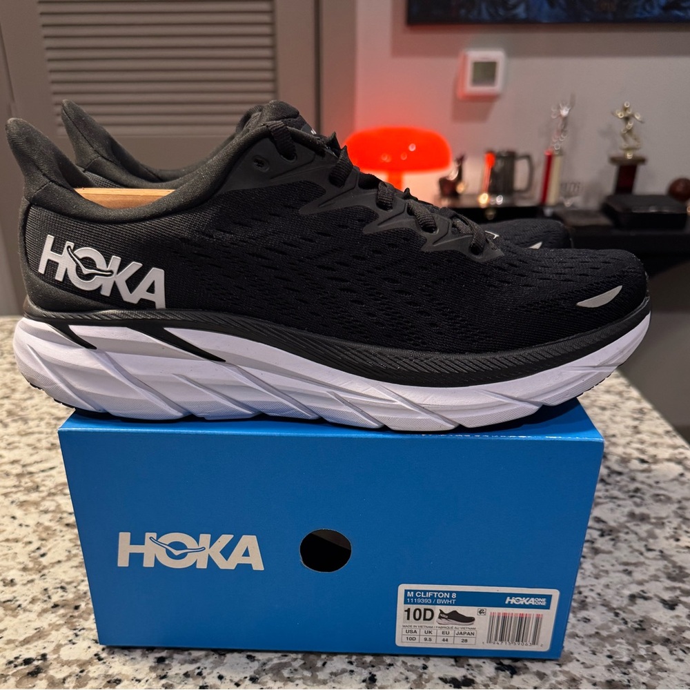 Men's Hoka Clifton 8 in Black/White BWHT size 10 US